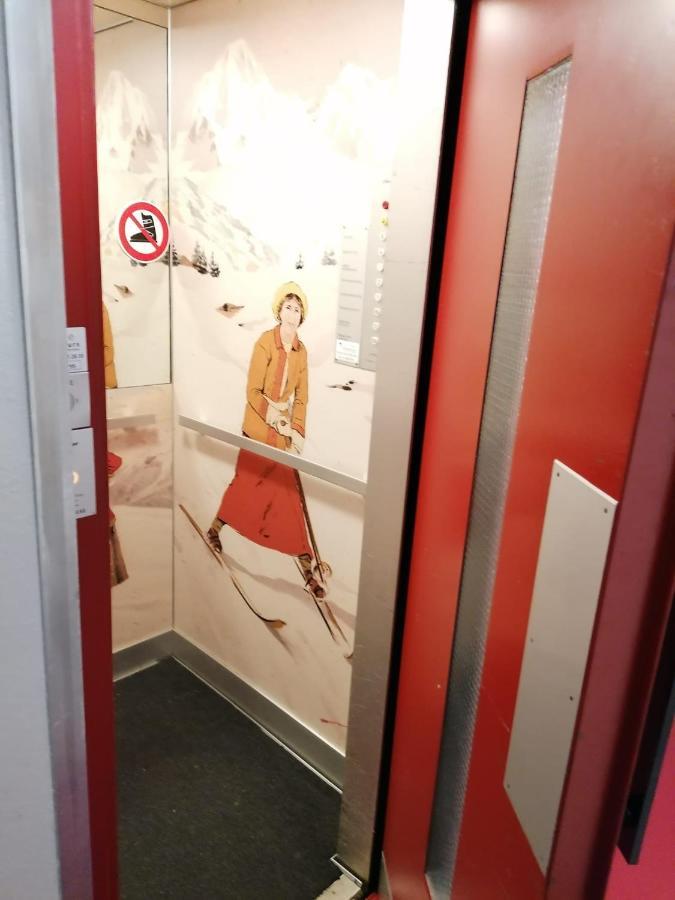 Studio Montana 克莱恩 蒙塔纳 外观 照片